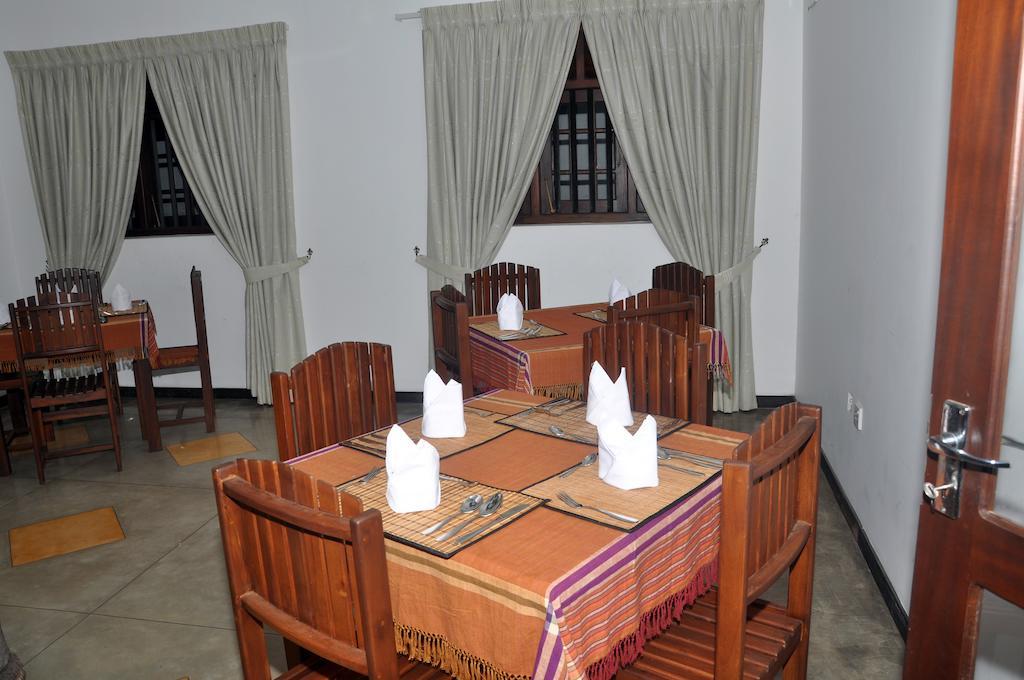 Scandinavia Hotel Hikkaduwa Bagian luar foto