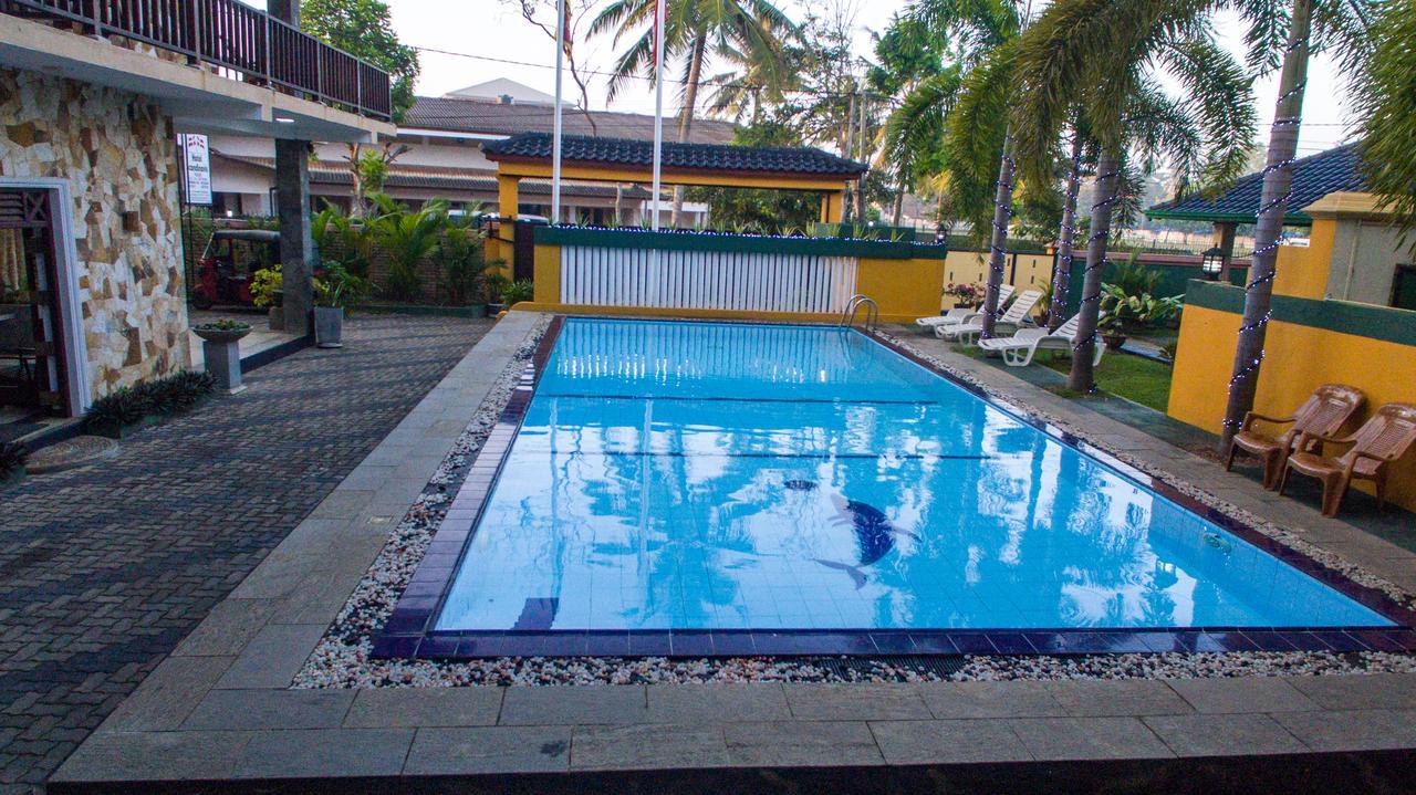Scandinavia Hotel Hikkaduwa Bagian luar foto