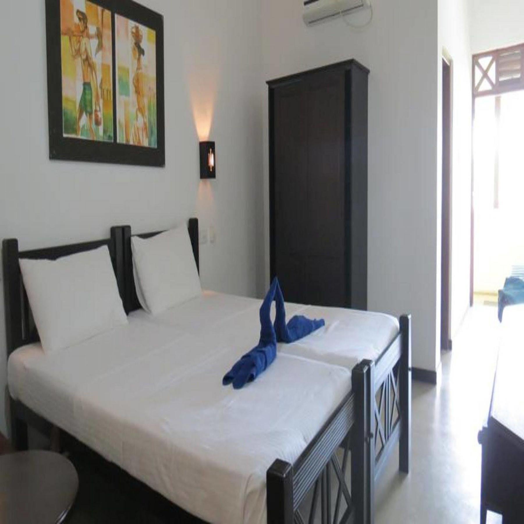 Scandinavia Hotel Hikkaduwa Bagian luar foto