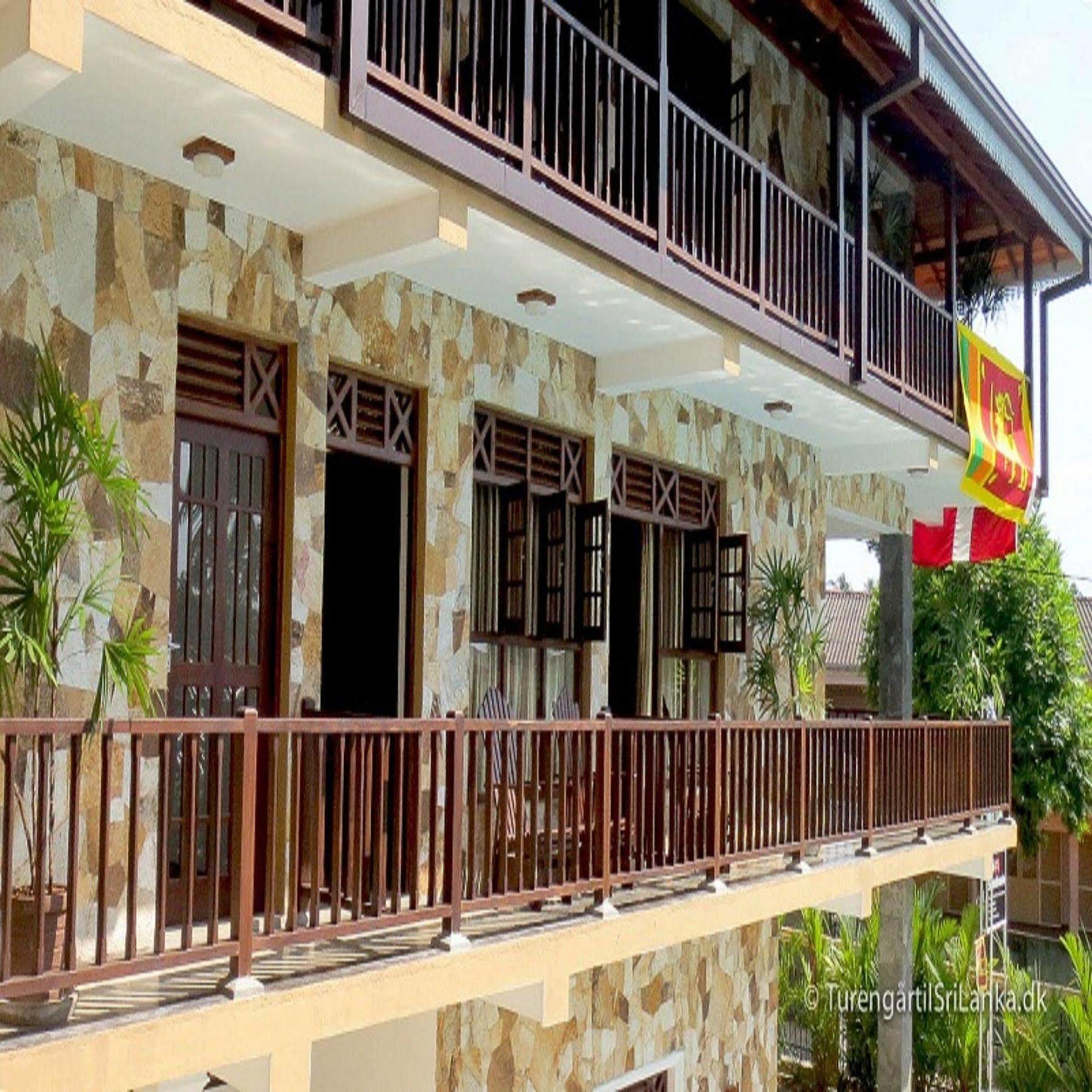Scandinavia Hotel Hikkaduwa Bagian luar foto